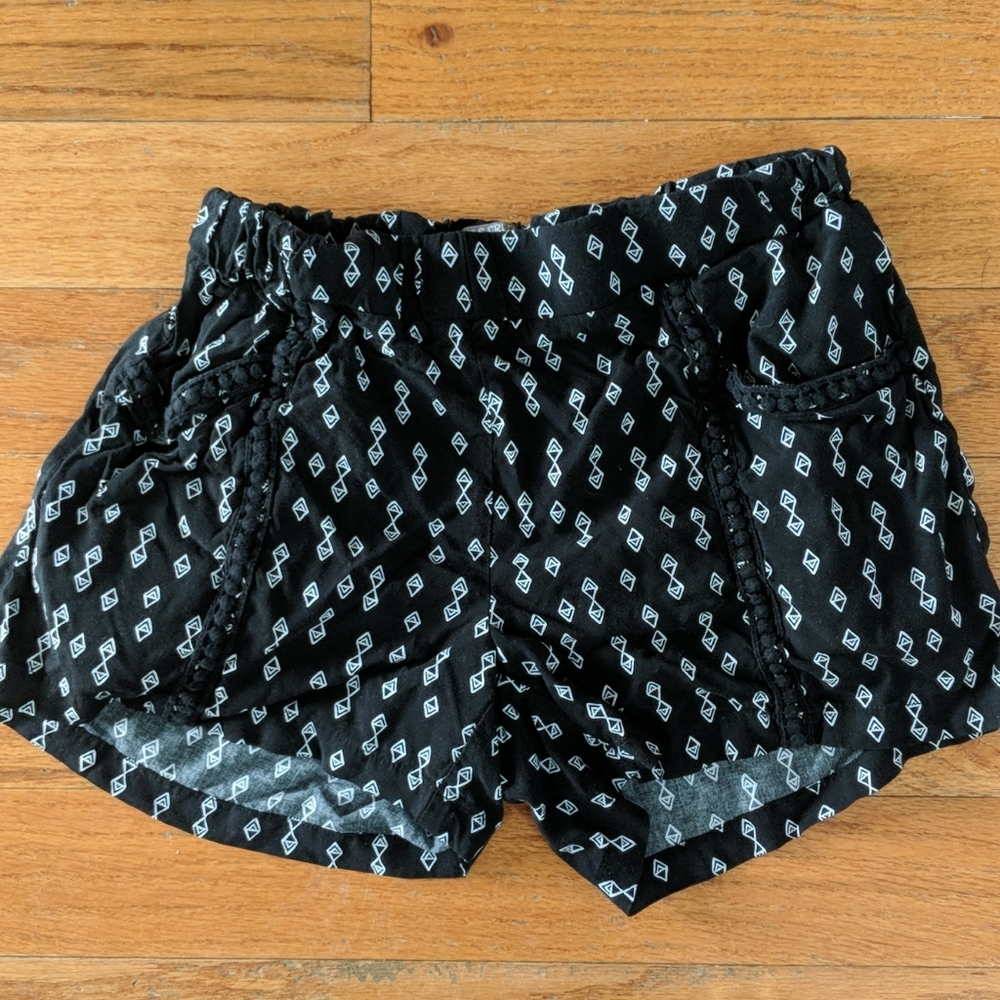 Size Small Falls Creek Fun Geometric Shorts
